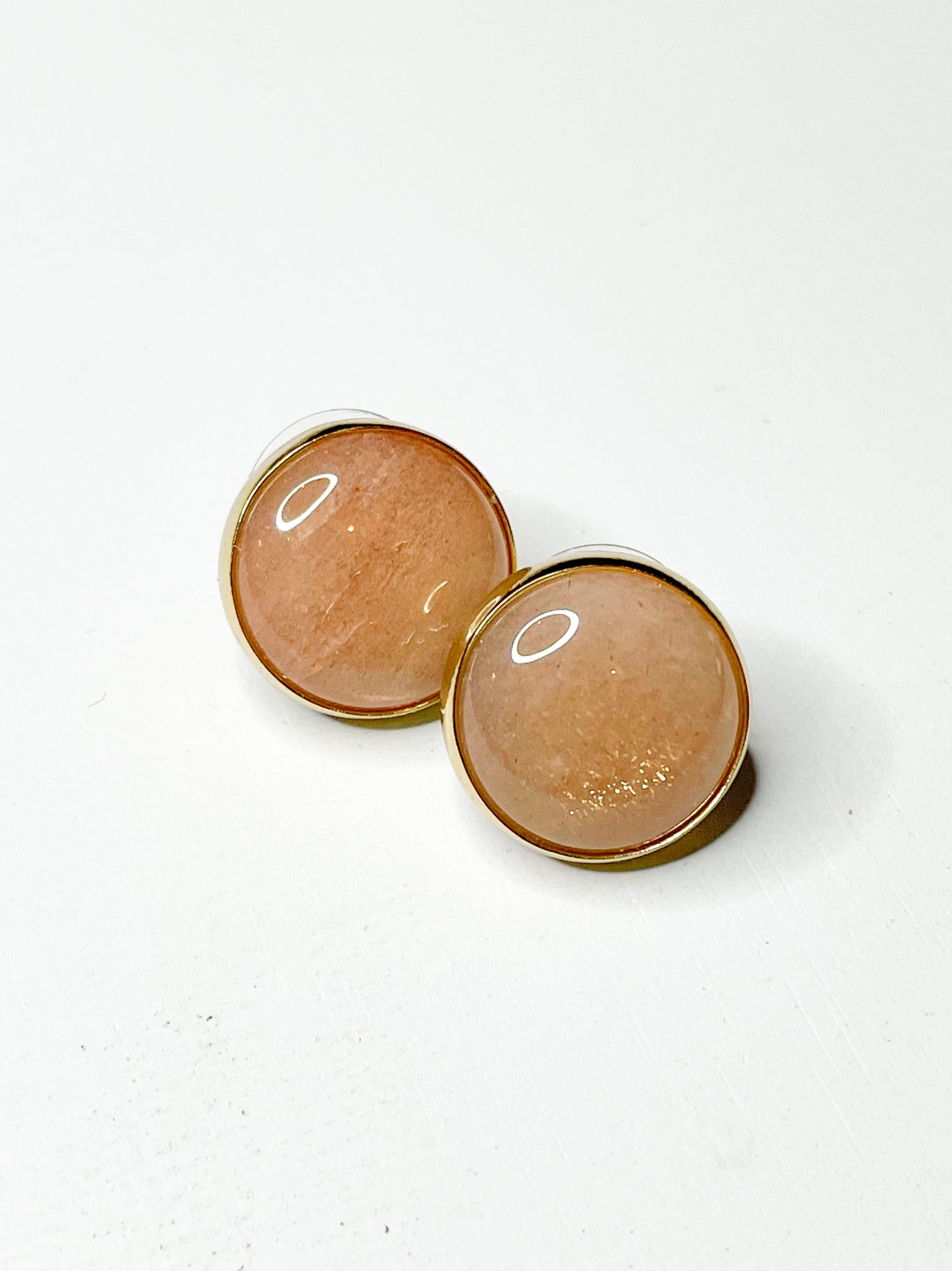 Peach moonstone stud - Alchemia