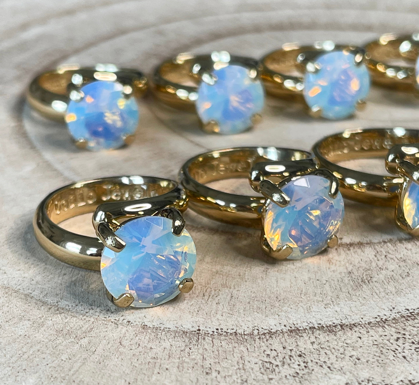 Round Opal Light Prong Ring - Alchemia