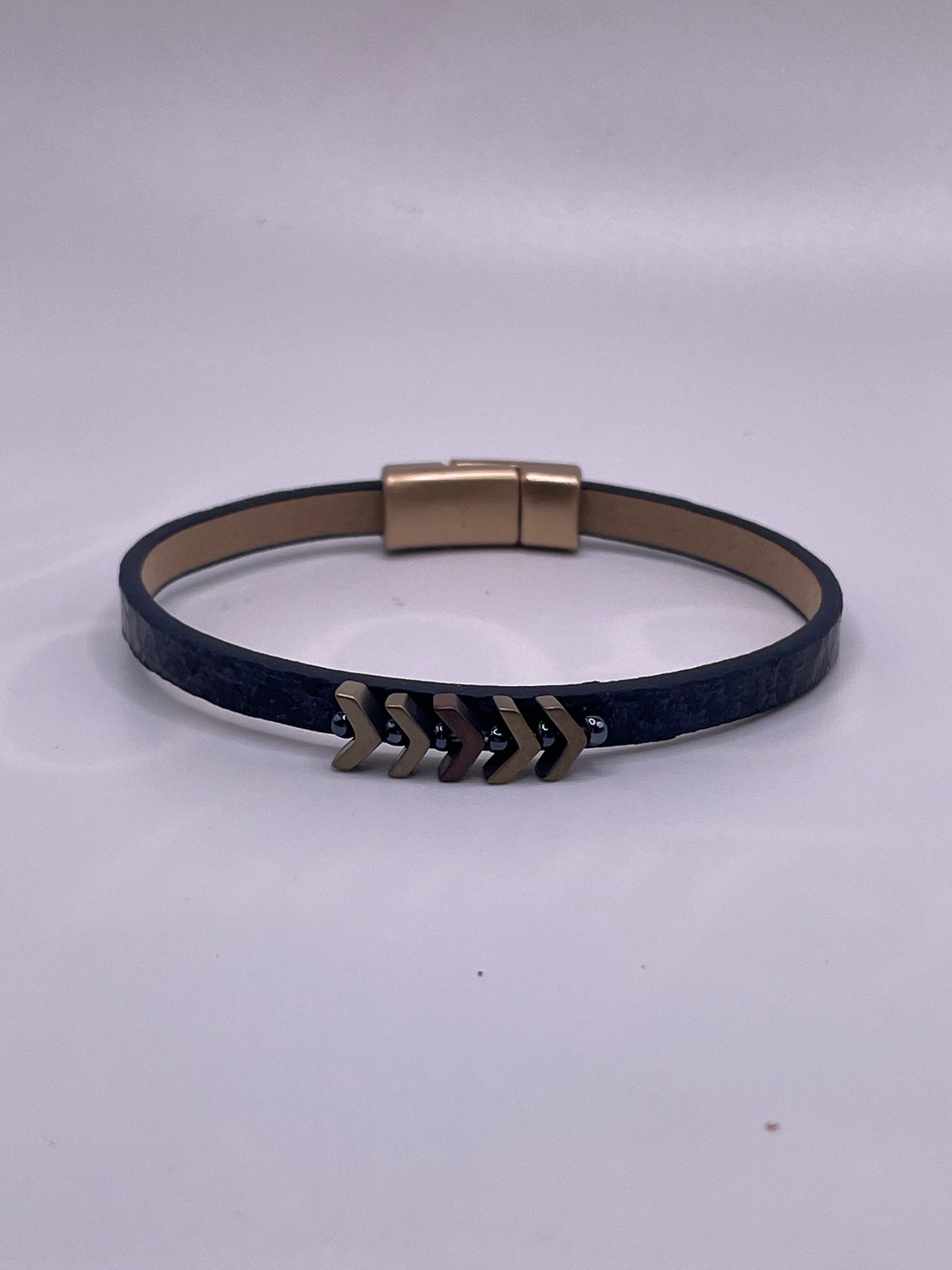 Petite Arrow Stud Wrap - Leather