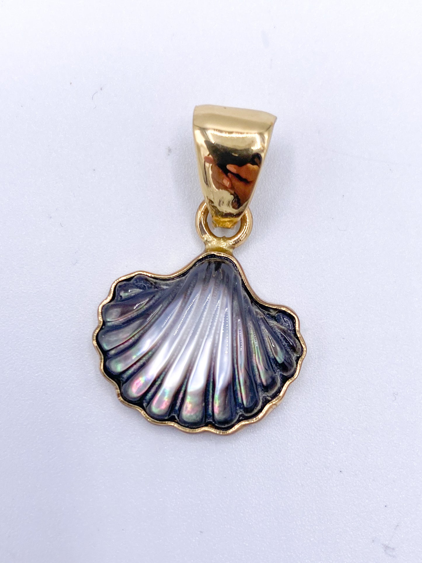 Dainty Mother of Pearl Clam Shell Pendant-Alchemia