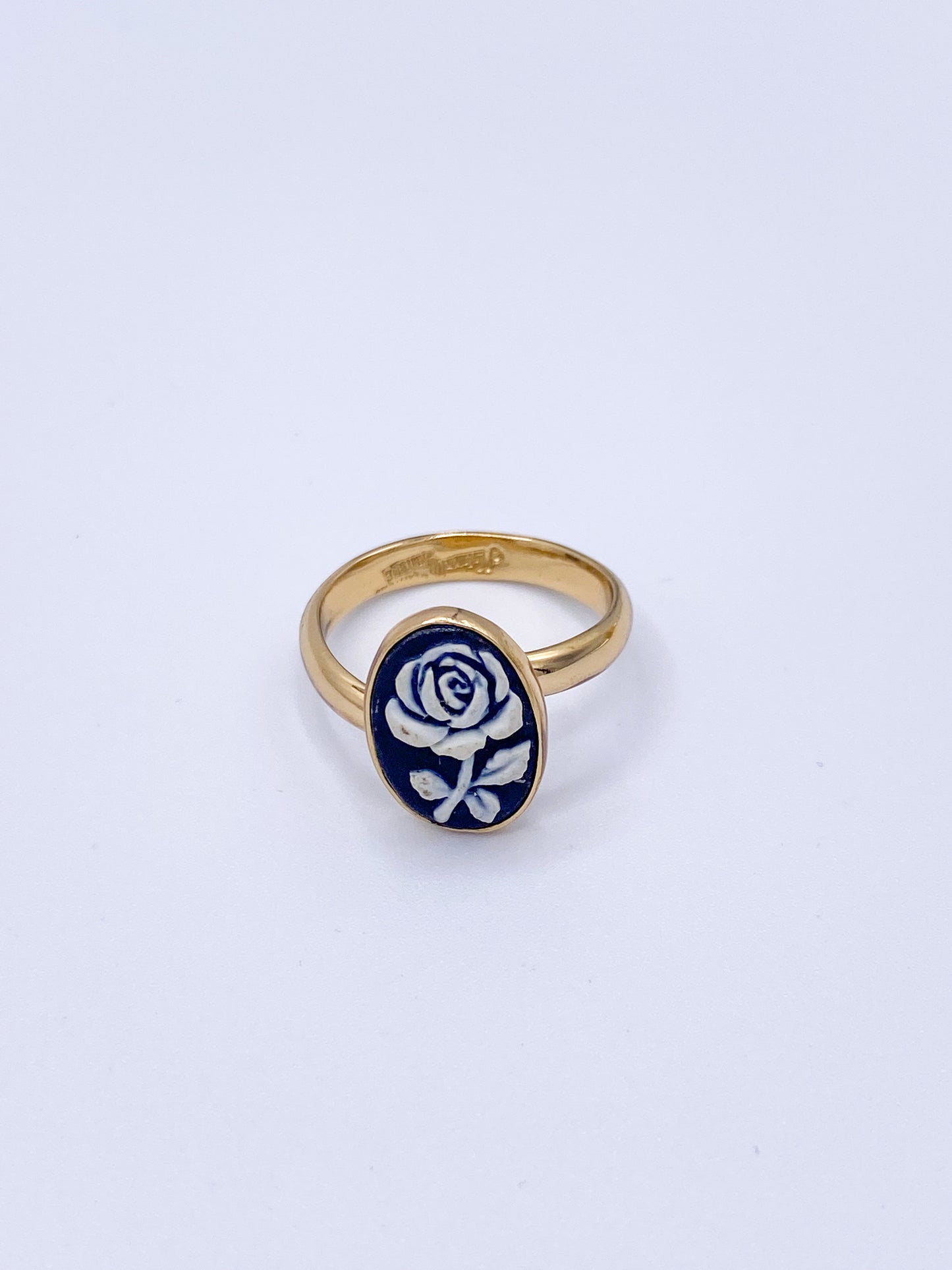 Cameo Black Back Tiny Rose Ring - Alchemia