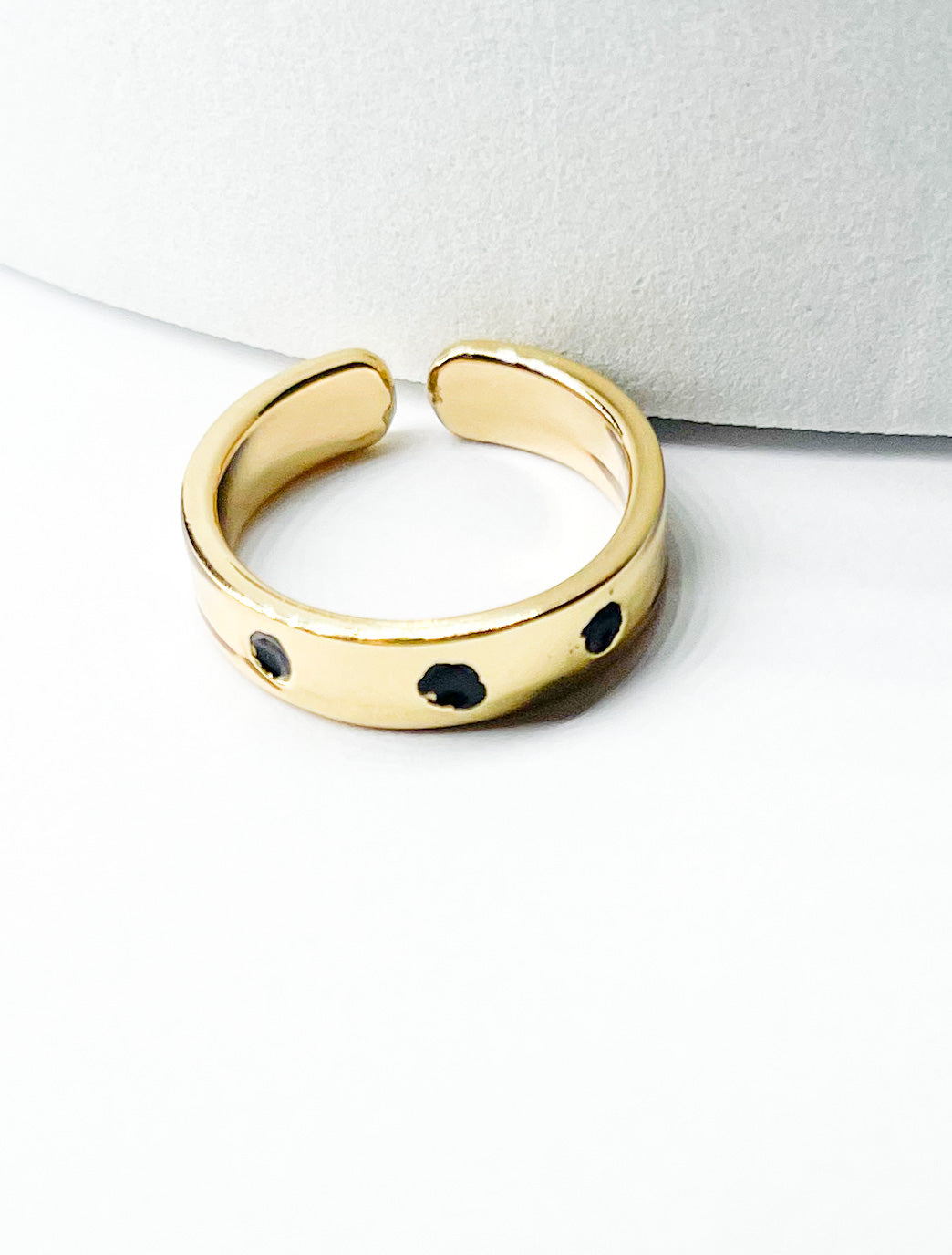 Thin Band Dot Ring -Alchemia