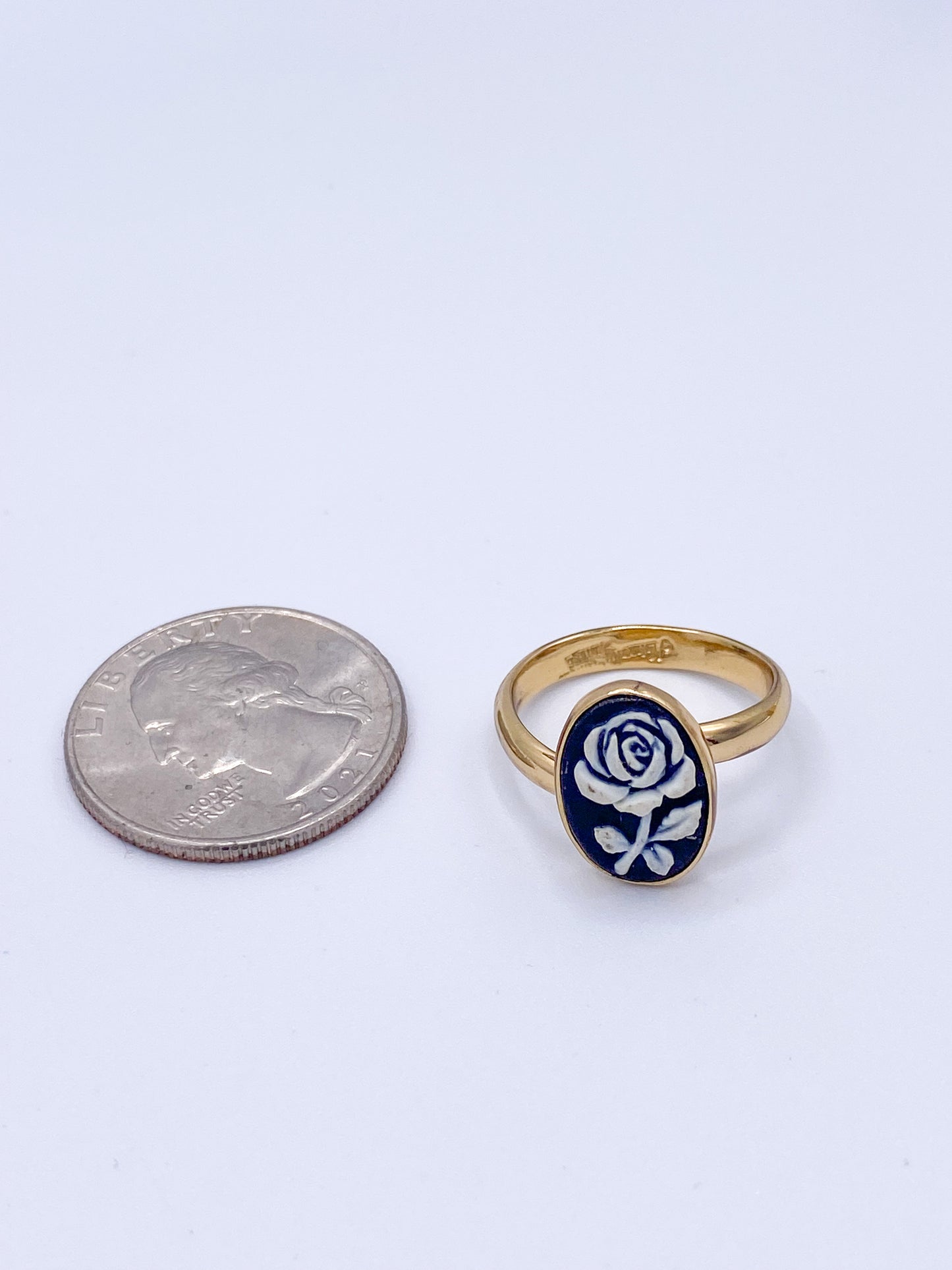Cameo Black Back Tiny Rose Ring - Alchemia
