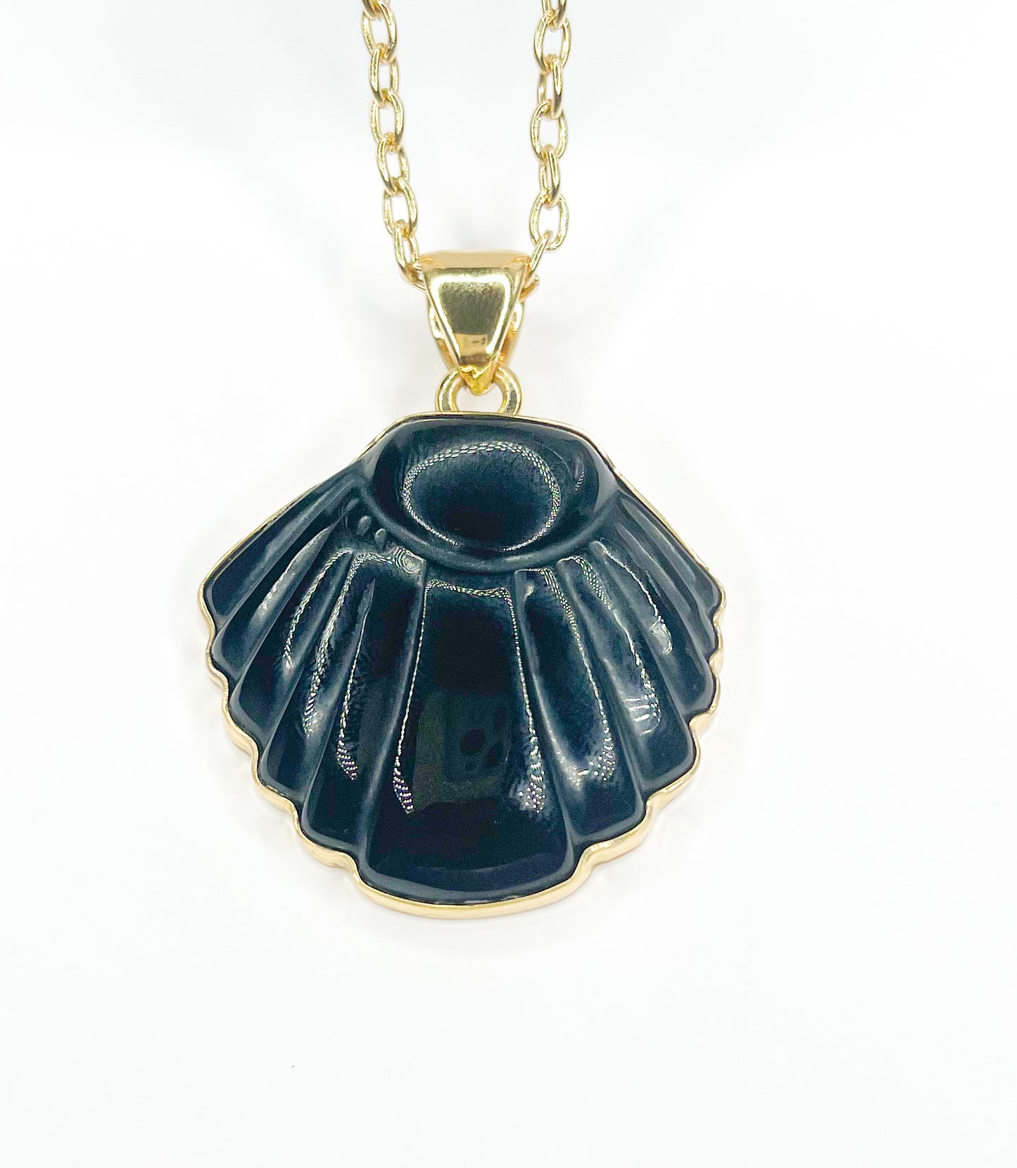Black Onyx Shell Pendant-Alchemia