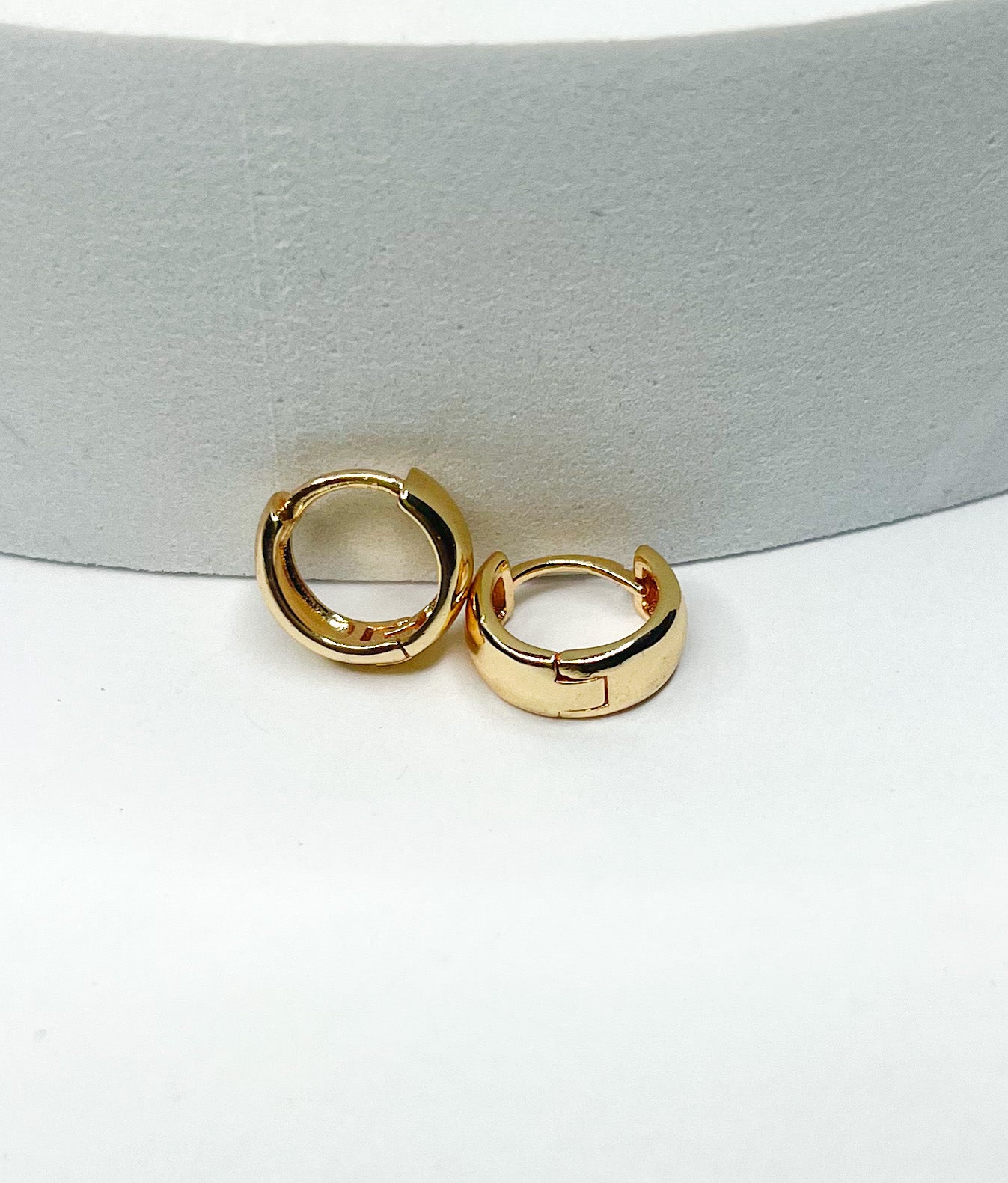 Simple Dainty Huggies-18K Gold
