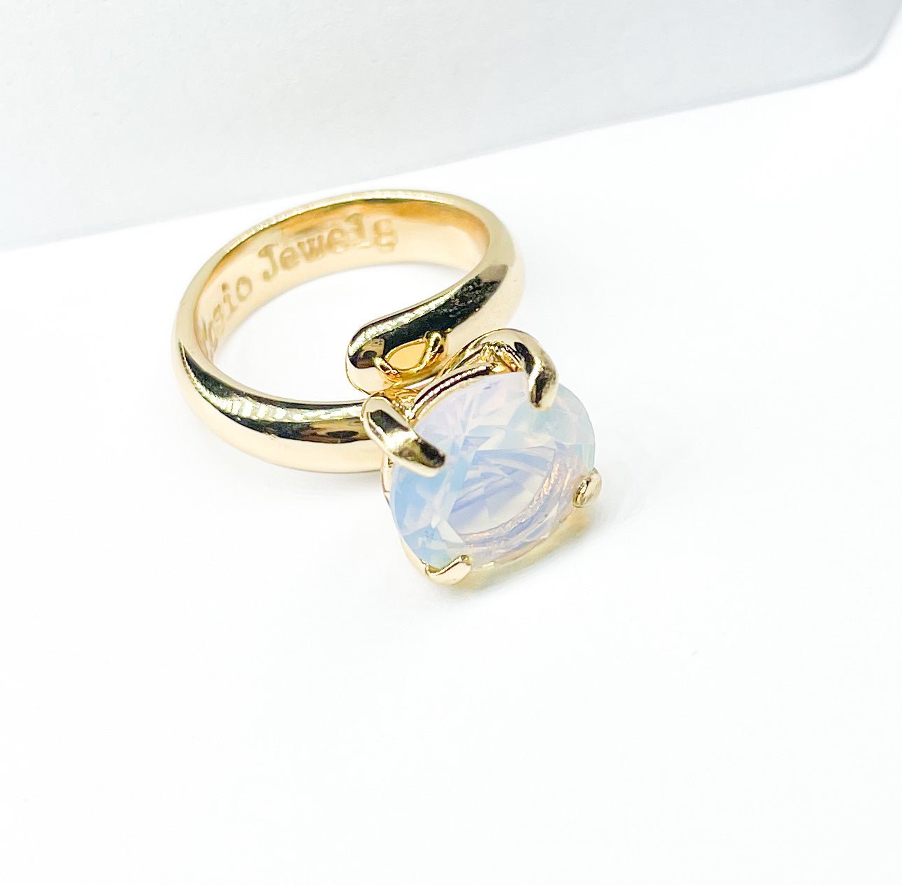 Round Opal Light Prong Ring - Alchemia